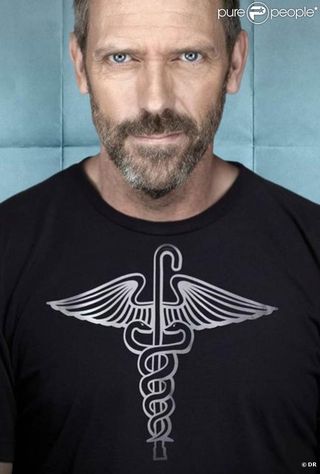 275013-hugh-laurie-met-a-l-honneur-le-caducee-637x0-2